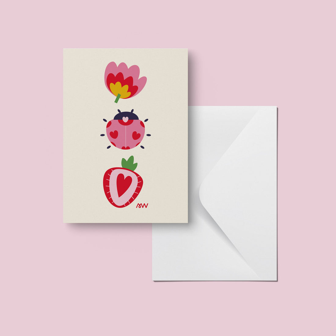 Carte pliée Beauté du Printemps et son enveloppe, totem de fleur, coccinelle et fraise sur fond crème