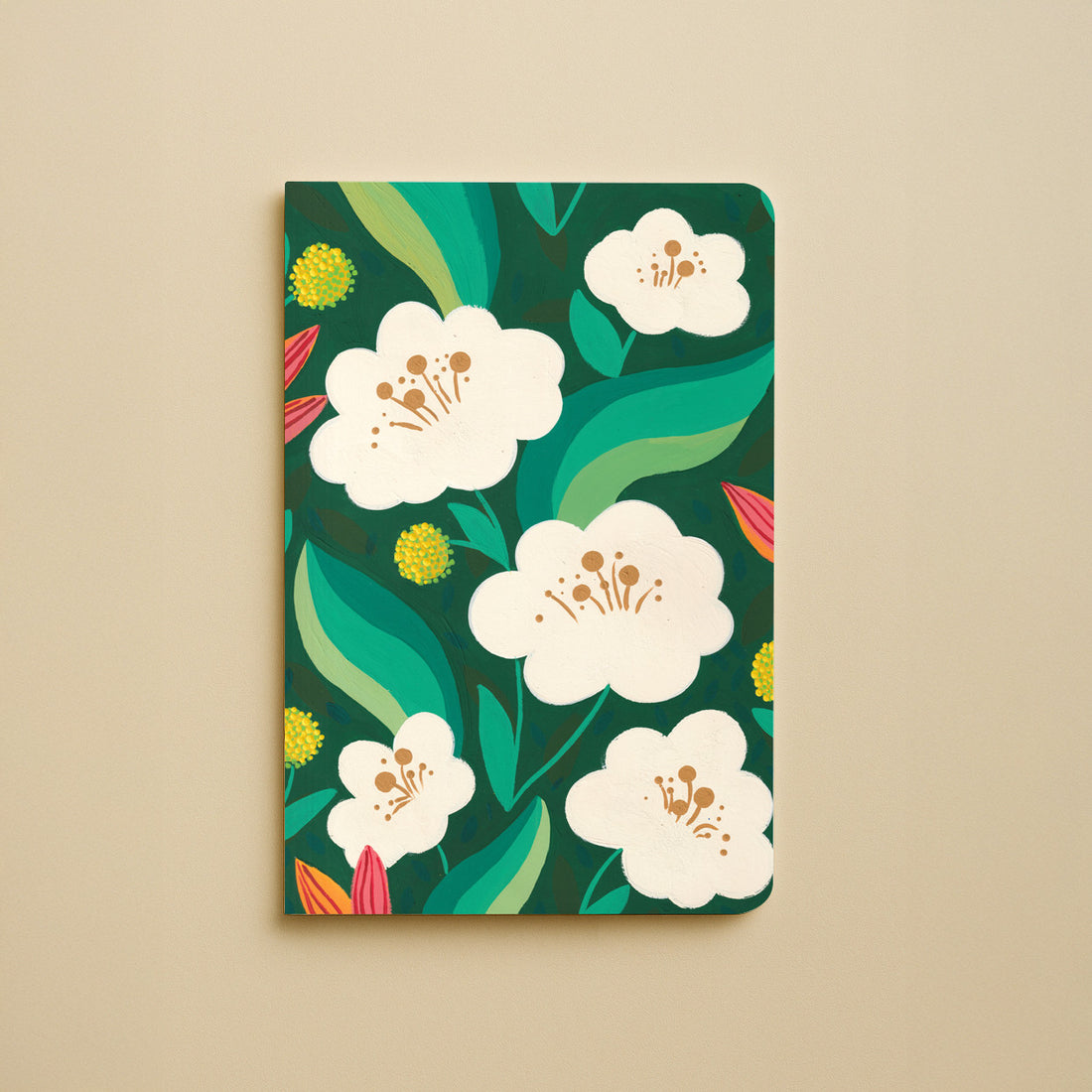 Carnet A5 Coton, couverture vert sapin ornée de grandes fleurs blanches et de feuillages