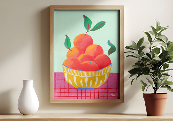 Peinture originale Panier vitaminé encadrée en bois, sur une étagère entre un vase blanc et une plante en pot