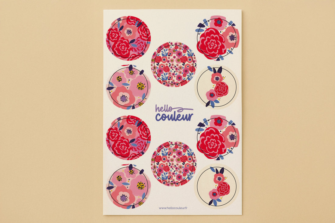 Planche de 10 stickers ronds Floral, motifs de fleurs rouges et roses signés Hello couleur