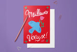 Carte Meilleurs Vœux rouge du pack thème Noël, posée avec un stylo doré et son enveloppe