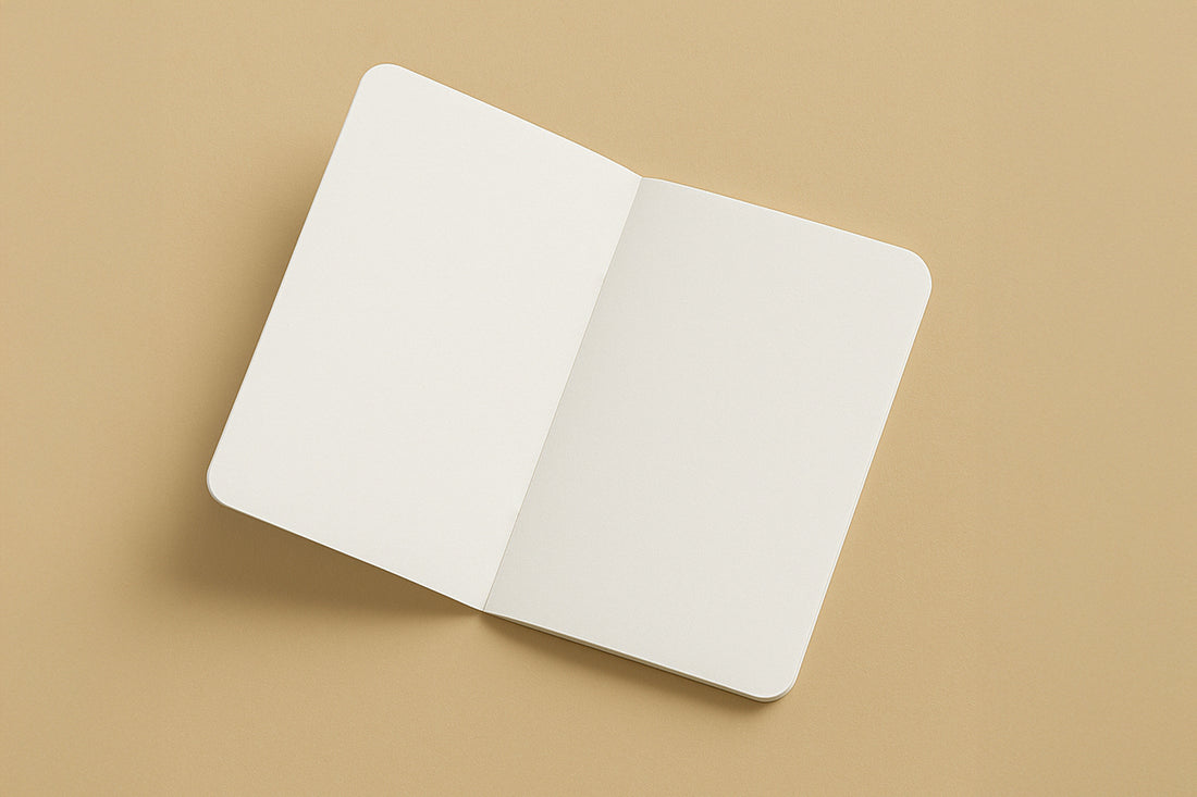 Carnet du petit pack au choix ouvert à plat, pages intérieures vierges