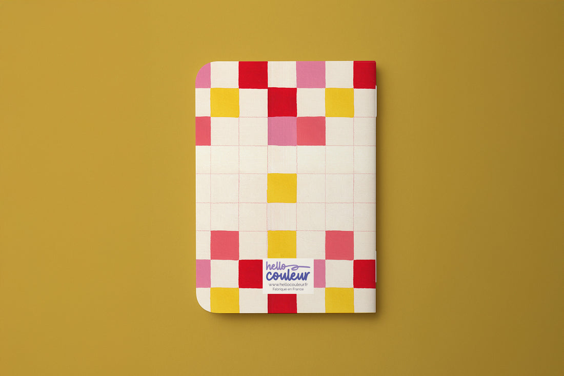 Dos du carnet du petit pack Damier cœur, motif à damier coloré et signature Hello couleur