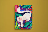 Carnet César du trio Animaux colorés, couverture illustrée d'un singe blanc dans un feuillage tropical