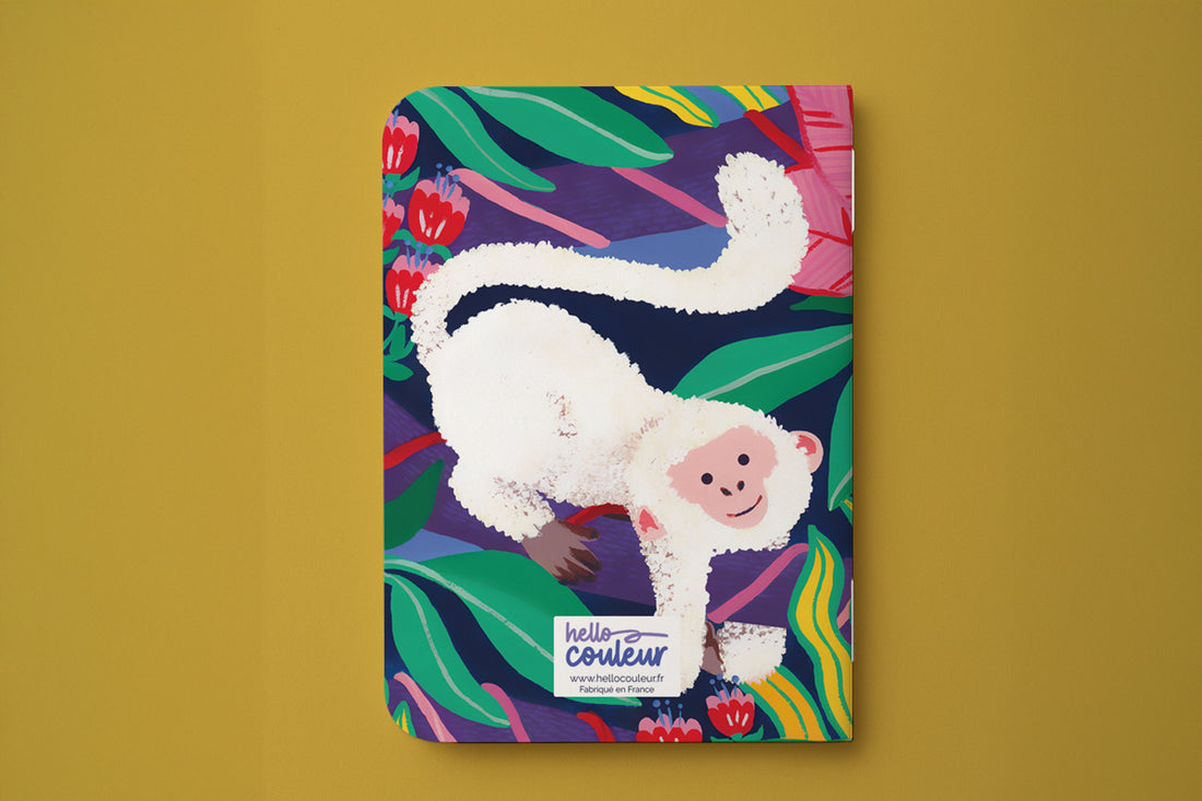 Dos du carnet César du trio Animaux colorés, motif de singe blanc et signature Hello couleur