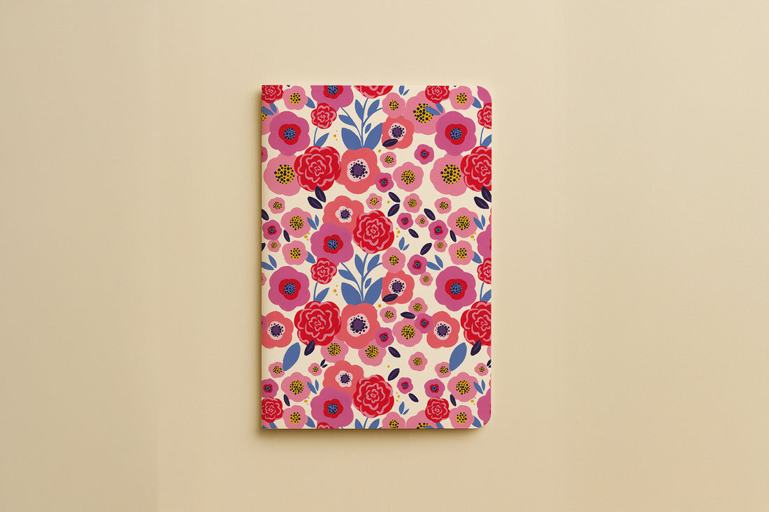 Carnet du pack Floral, couverture crème couverte de fleurs rouges et roses