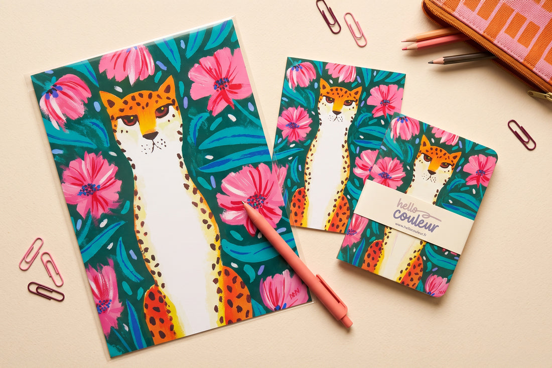 Gros pack guépard fleuri déballé à plat : carnet, carnet de poche, carte illustrée et stylo