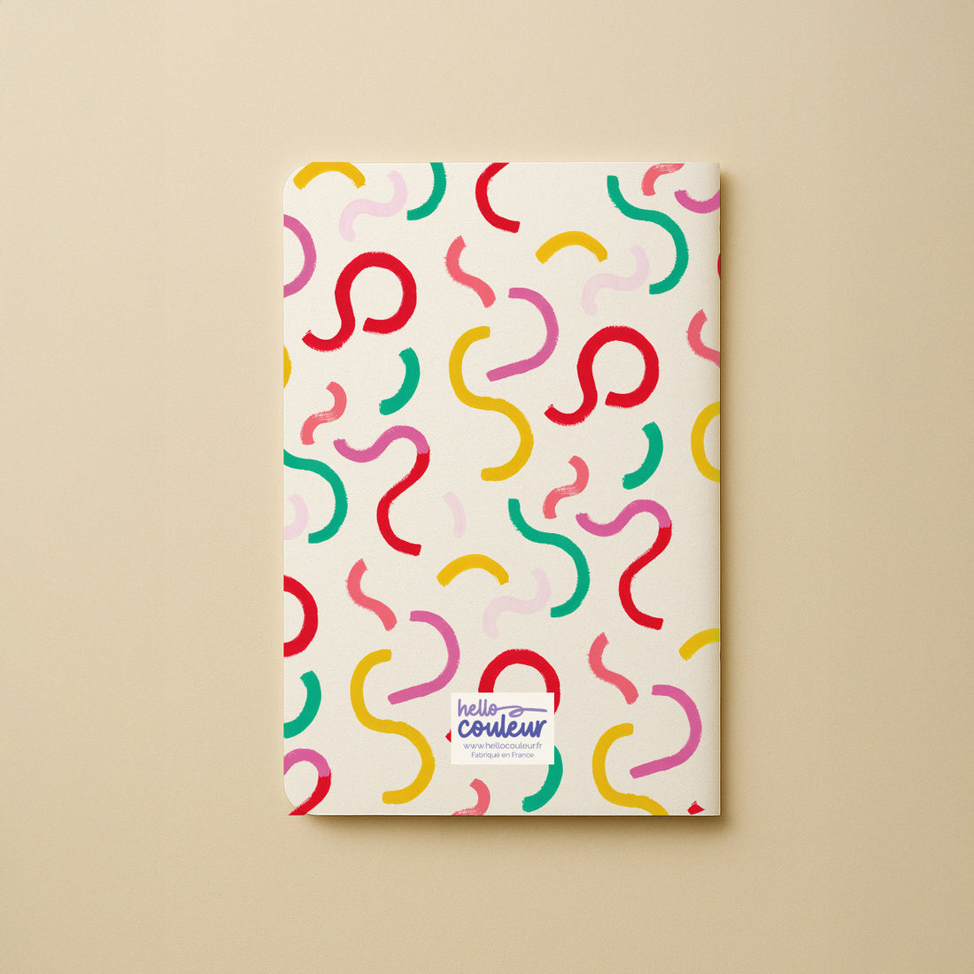 Dos du carnet A5 La danse des Courbes, motif de courbes colorées et signature Hello couleur