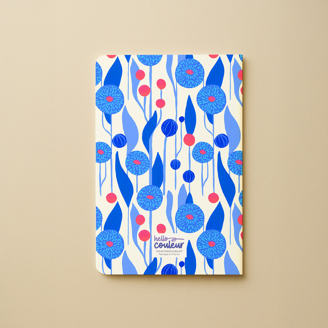 Dos du carnet A5 Floral bleu, motif floral bleu et signature Hello couleur
