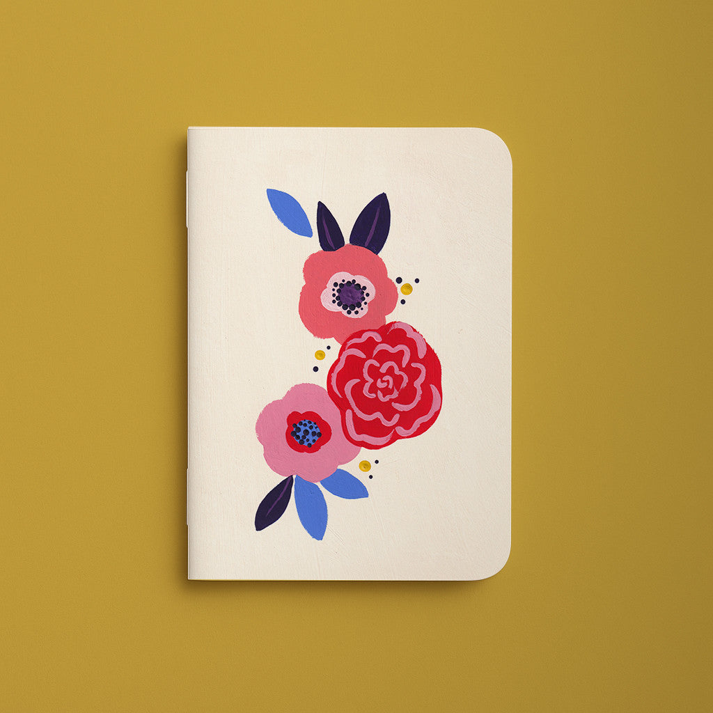 Carnet de poche Floral, couverture crème illustrée de roses rouges et de feuillages bleu nuit