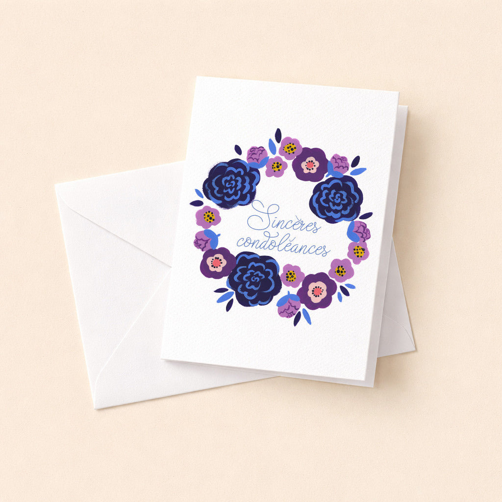 Mini carte pliée Sincères condoléances et son enveloppe, couronne de fleurs bleues et roses
