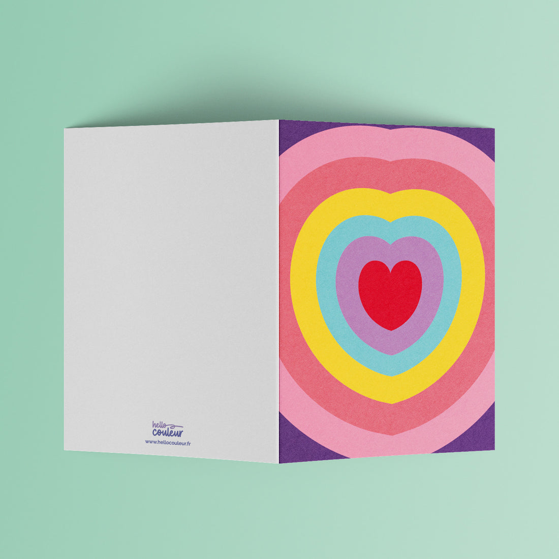 Carte pliée Cœur Arc-en-ciel dépliée, page intérieure vierge à gauche et cœur concentrique à droite