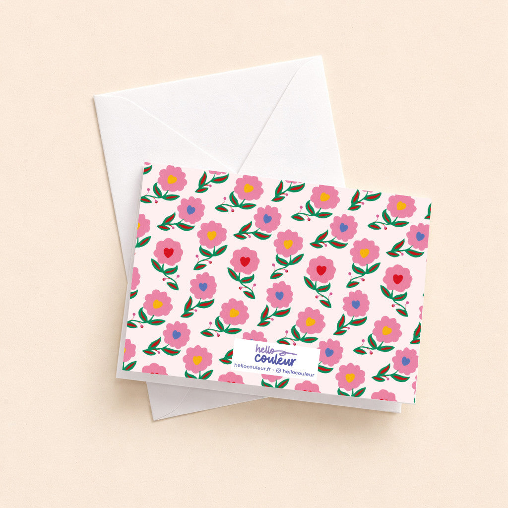 Dos de la mini carte pliée Jardin d'amour, motif de petites fleurs et signature Hello couleur