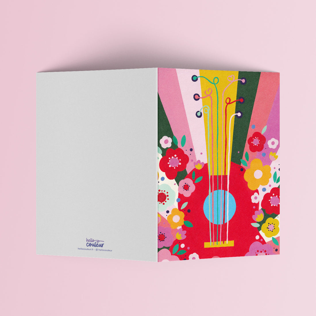 Carte pliée Guitare Flower power dépliée, page intérieure vierge à gauche et guitare fleurie à droite