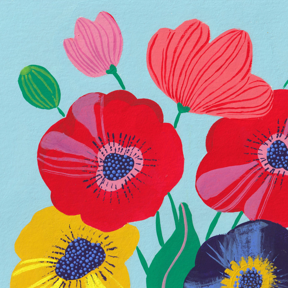 Détail du tirage d'art Coquelicots et cie fond bleu : la tulipe rose, le coquelicot rouge et l'anémone jaune
