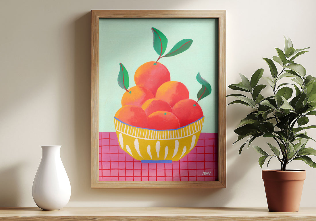 Peinture originale Panier vitaminé encadrée en bois, sur une étagère entre un vase blanc et une plante en pot