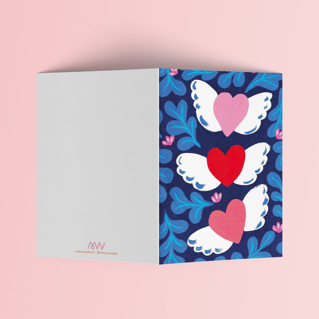 Carte Saint Valentin du pack thème Amour dépliée, page intérieure vierge à gauche et cœurs ailés à droite