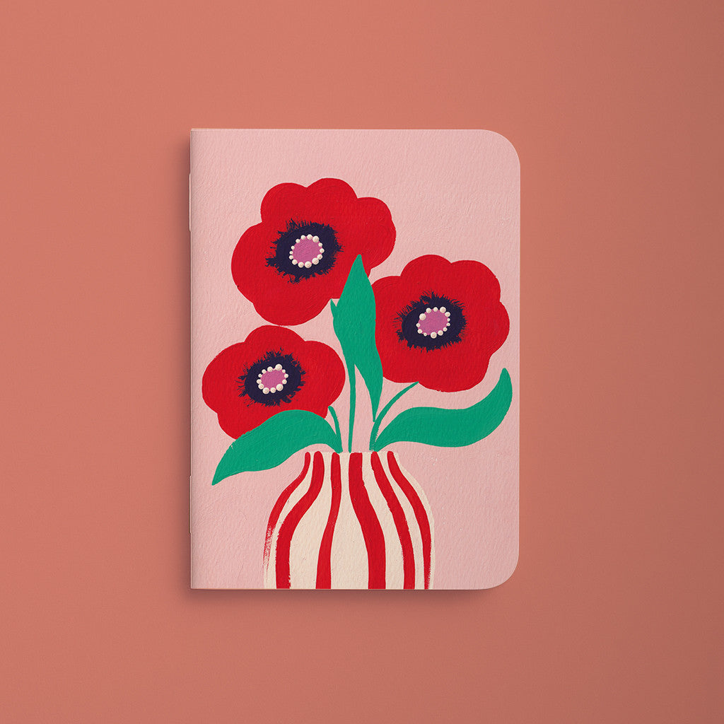 Carnet de poche Coquelicots, couverture rose illustrée de coquelicots rouges dans un vase rayé