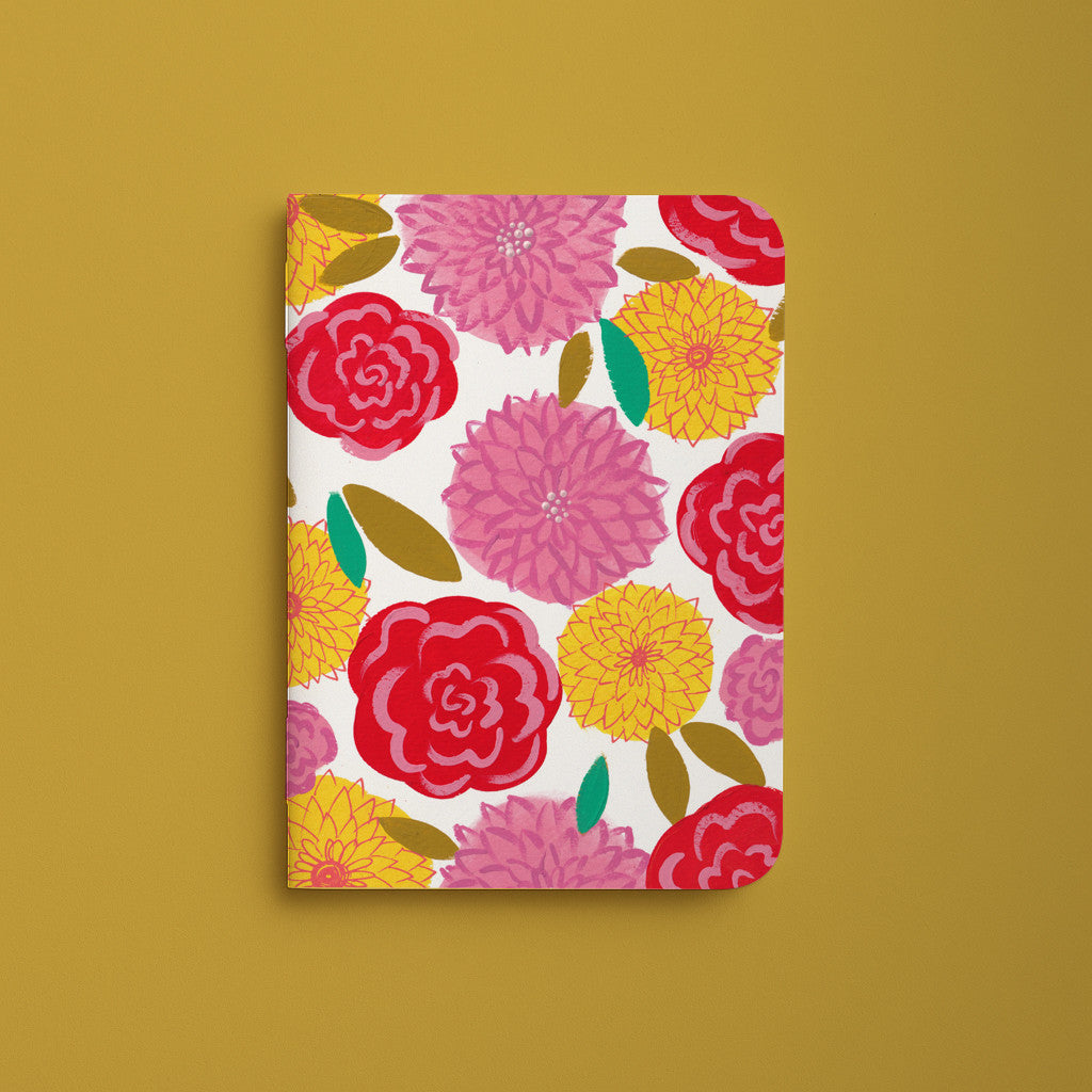 Carnet de poche Dahlias, couverture crème couverte de dahlias roses et jaunes