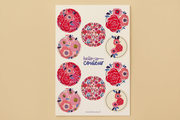 Planche de 10 stickers ronds Floral, motifs de fleurs rouges et roses signés Hello couleur